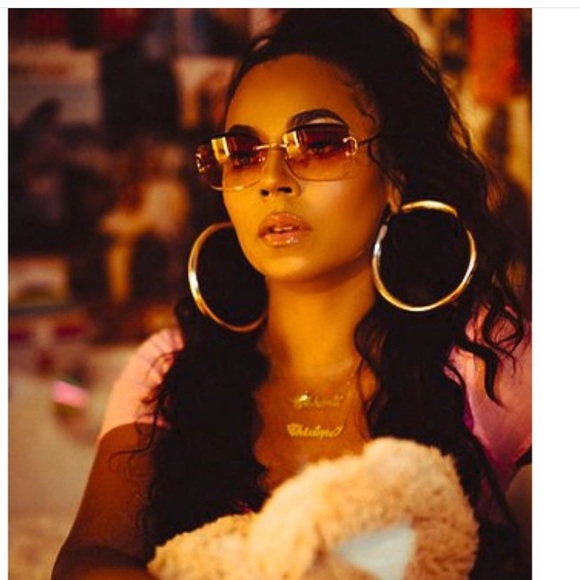 Meet your Posher, Alisa - Picture 1 of 1